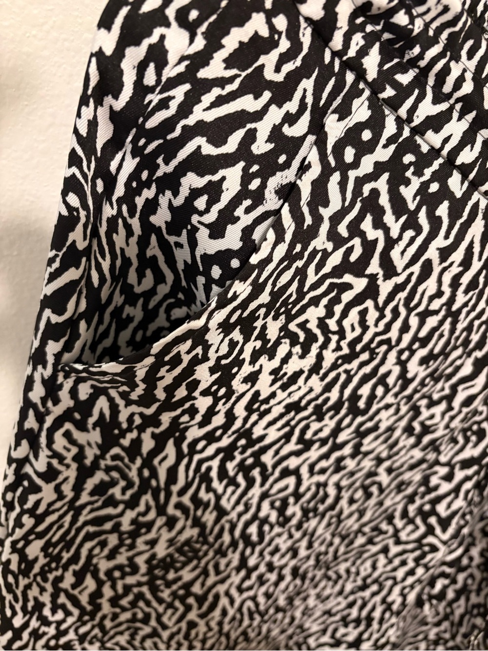 DKNY Black and White Abstract Print Wide Leg Pants Size L - New - Picture 5 of 8